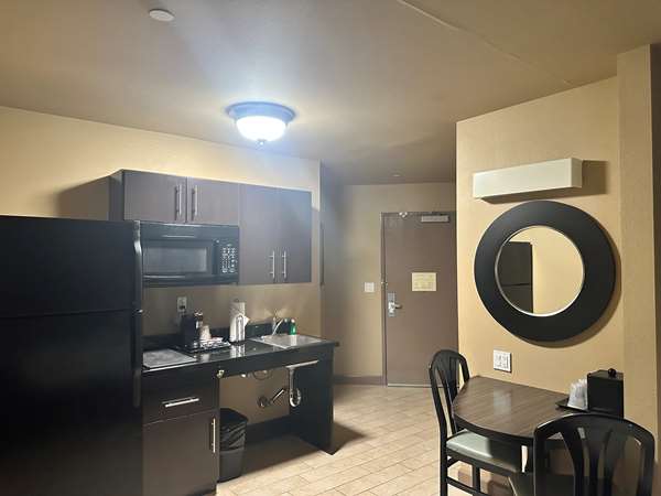  - Best Western Plus Oceanside Palms Hotel - I-5, Exits 54A & 54B