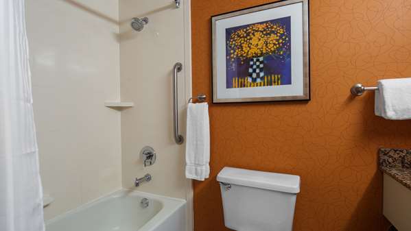  - Best Western Plus Fresno Airport Hotel