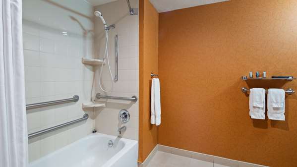  - Best Western Plus Fresno Airport Hotel