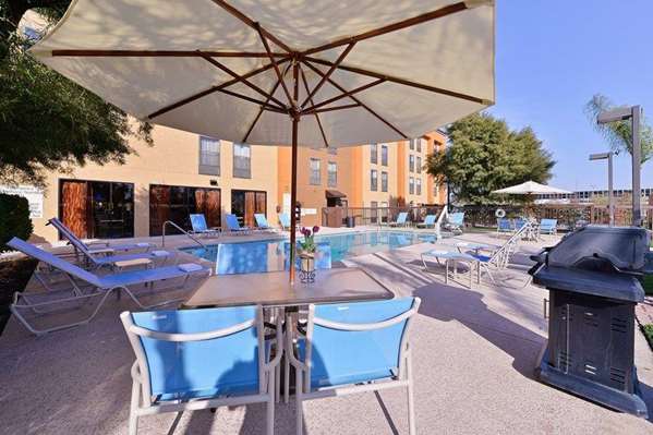 Pool - Best Western Plus Fresno Airport Hotel