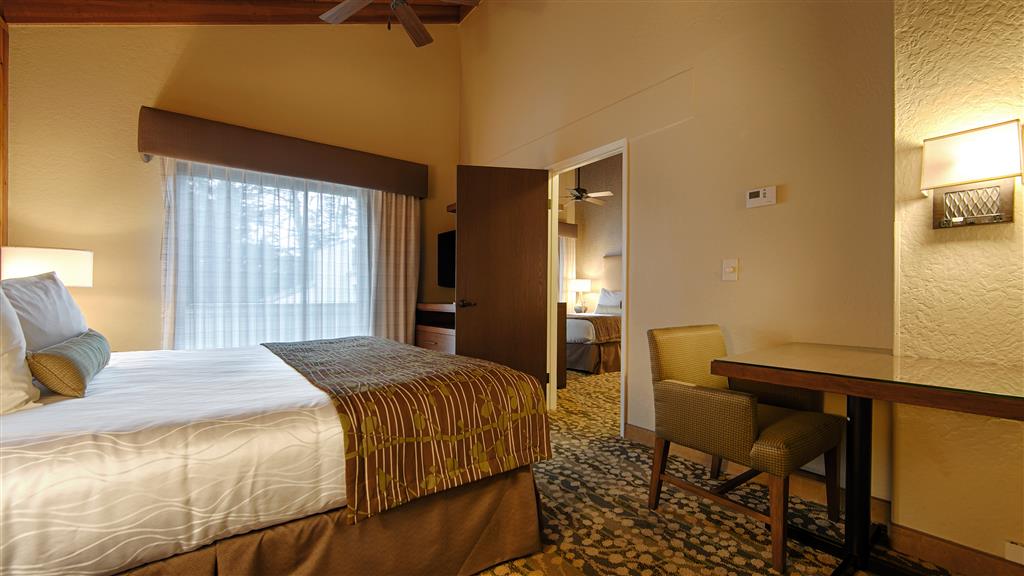 Best Western The Inn & Suites Pacific Grove-guestroom-Guest Room,Bed,King bed,Queen bed,Indoor/Interior,On-Site.jpg