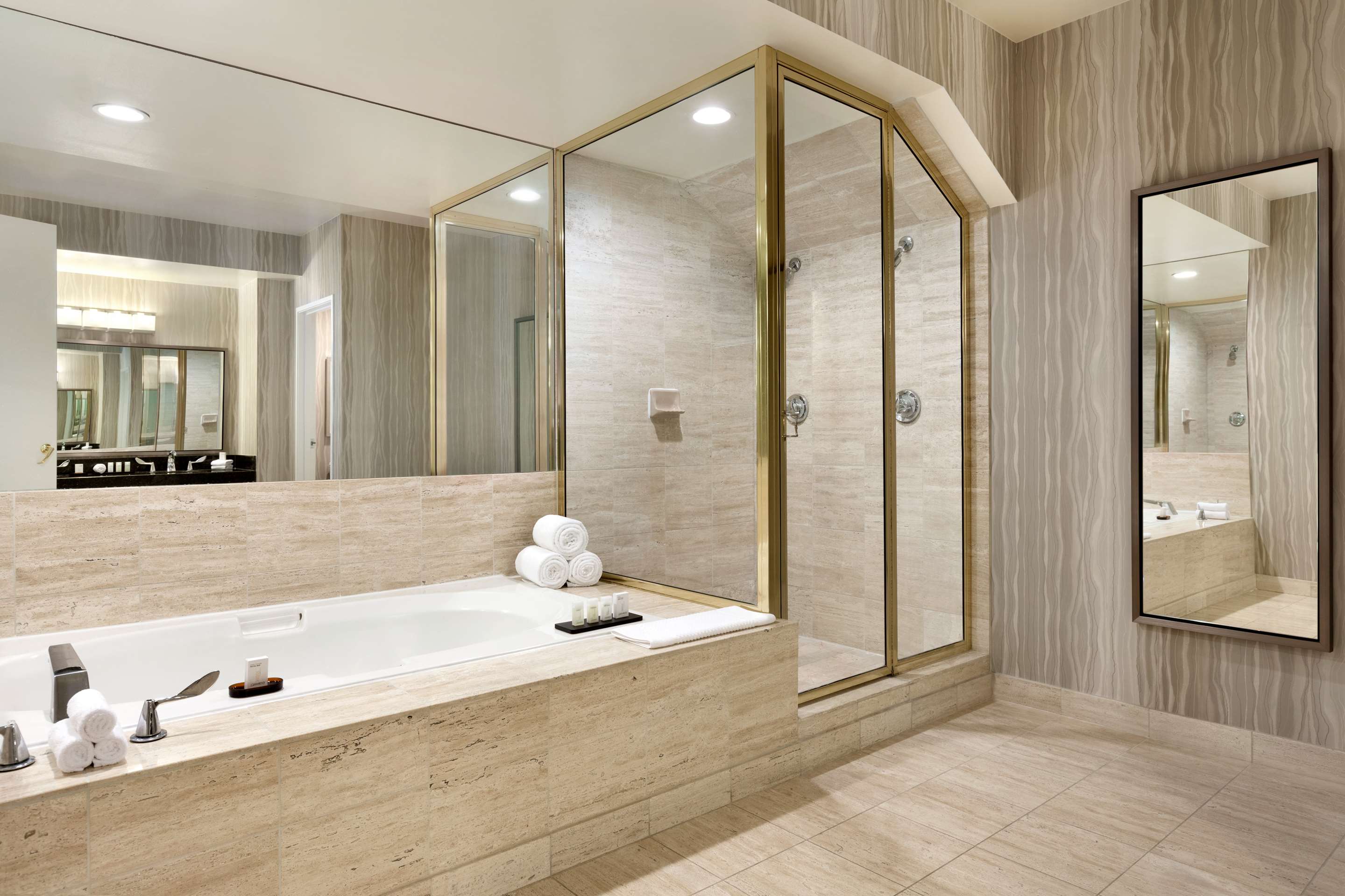 Guest room bath