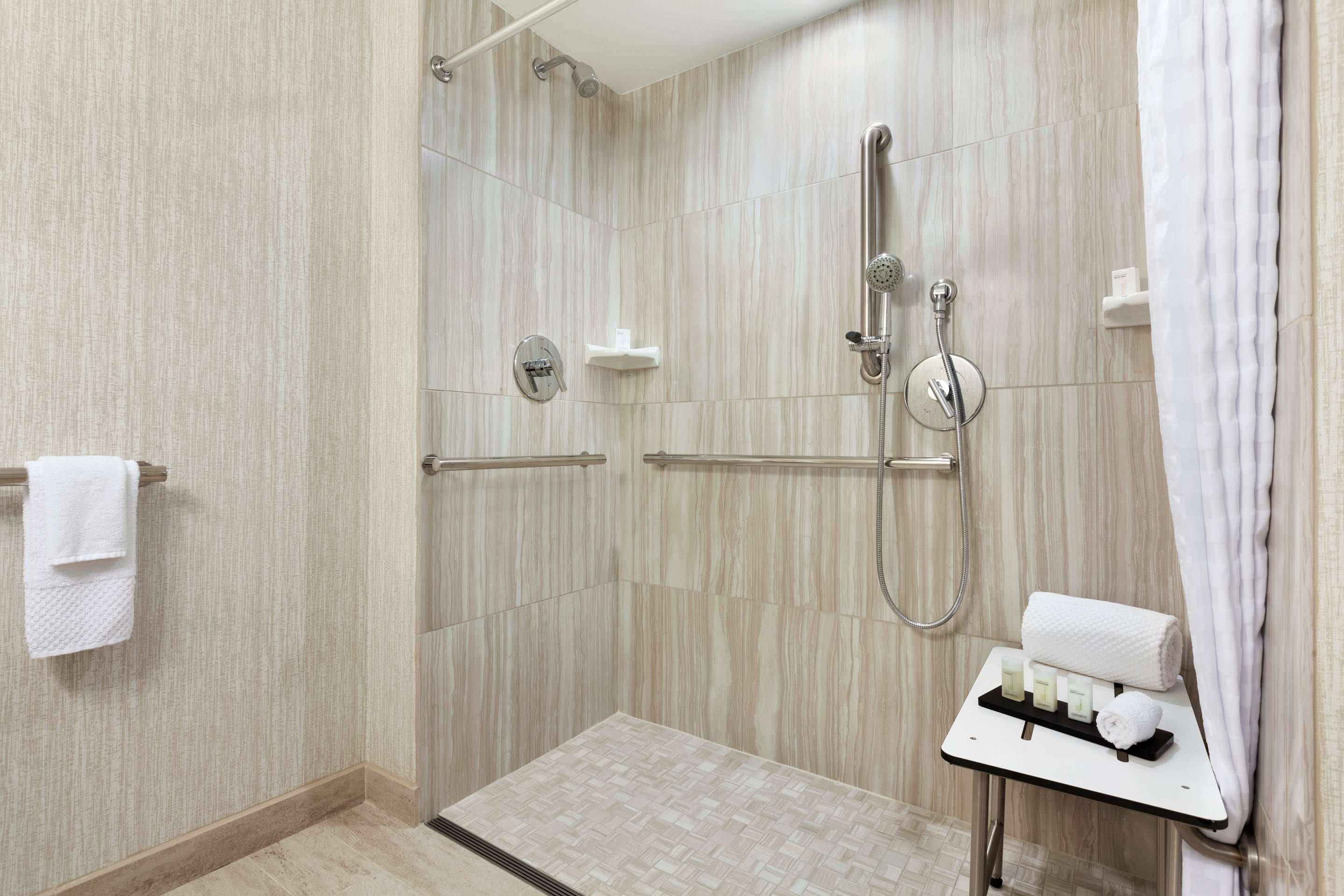 Guest room bath