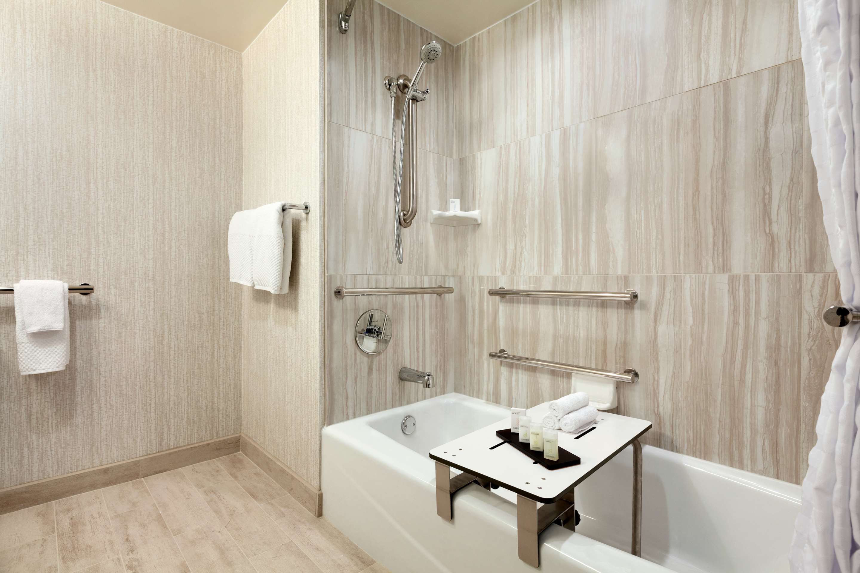 Guest room bath