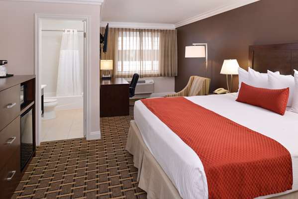  - Best Western Plus LA Mid-Town Hotel