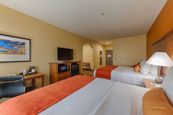  - Best Western Plus Delta Inn & Suites Oakley - CA 160, Exit 1