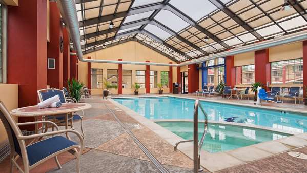 Pool - Best Western University Inn Fort Collins