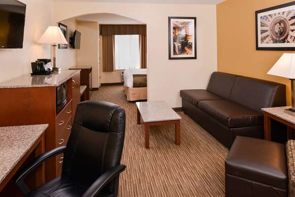 Suite - Best Western Executive Inn & Suites Colorado Springs - I-25, Exit 138