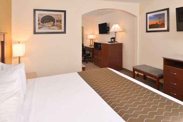 Suite - Best Western Executive Inn & Suites Colorado Springs - I-25, Exit 138