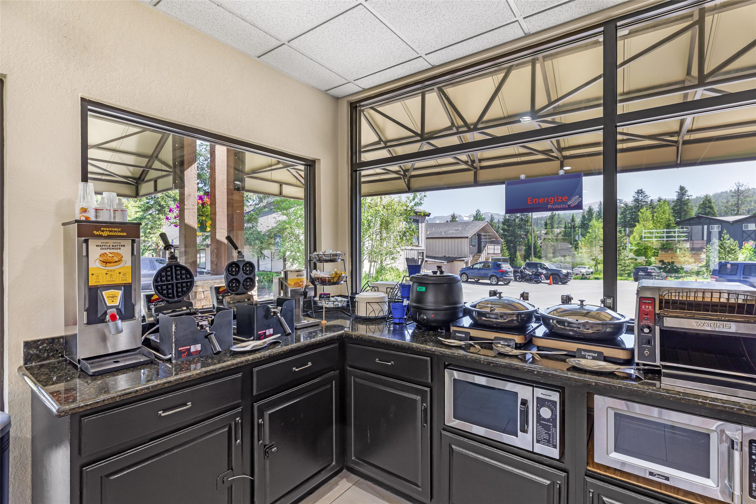 Breakfast Area | Best Western Alpenglo Lodge