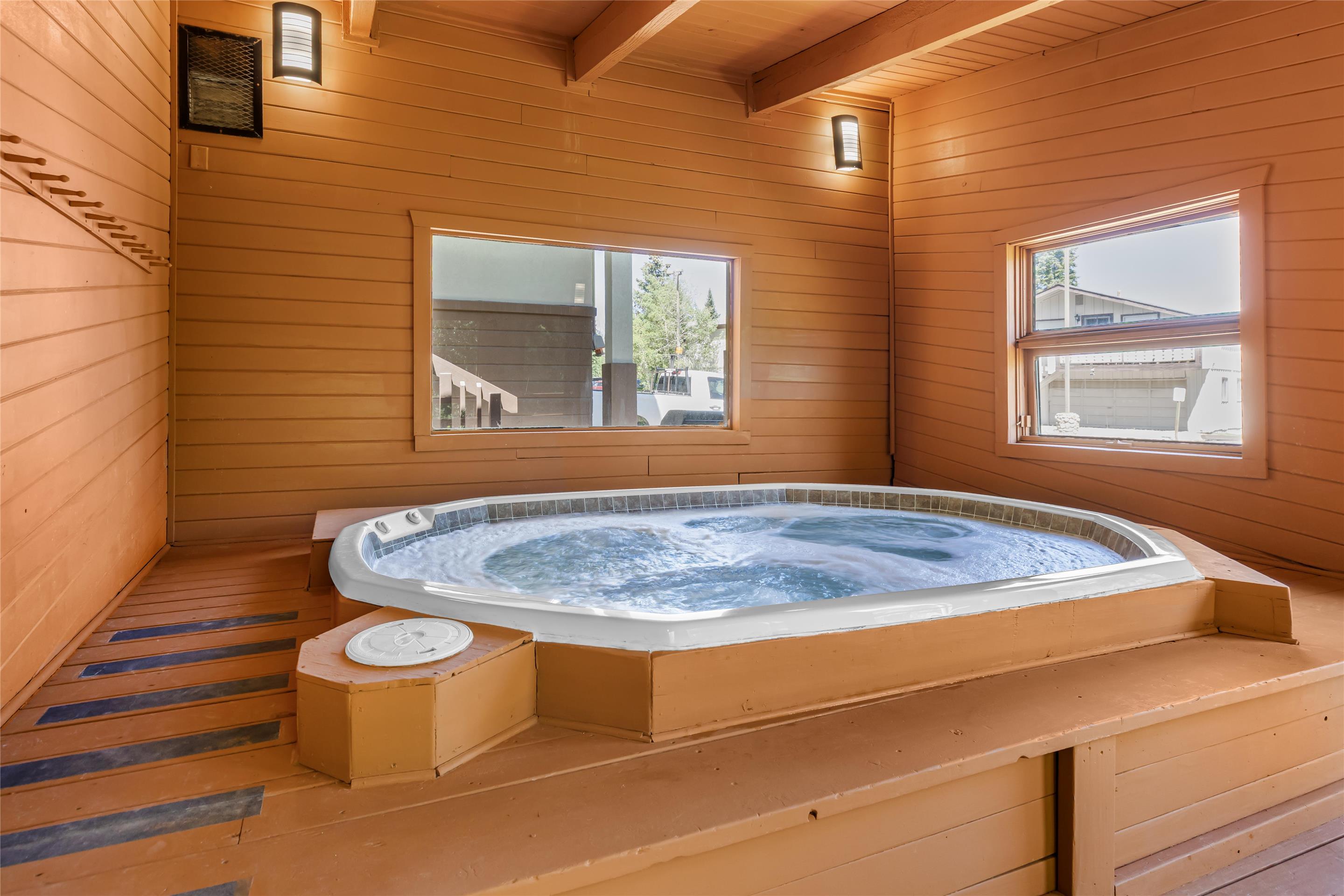 Indoor Hot Tub | Best Western Alpenglo Lodge