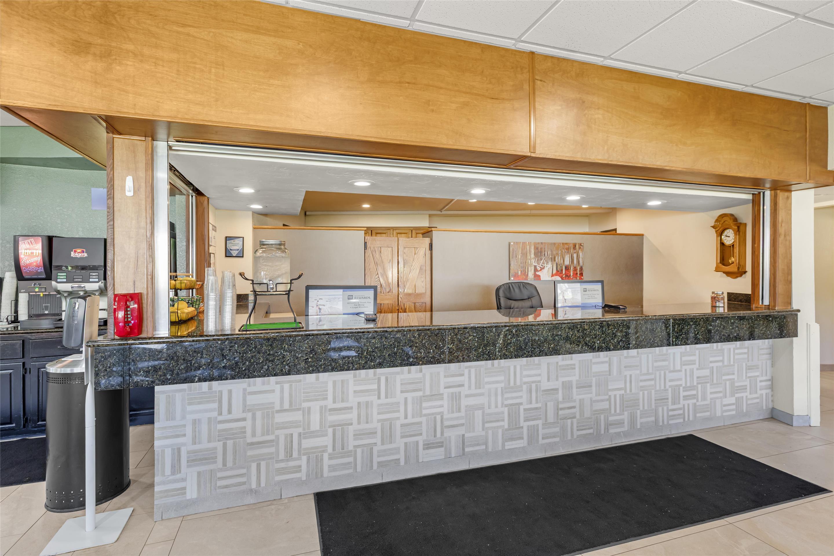 Lobby | Best Western Alpenglo Lodge