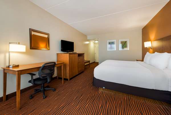 Suite - Best Western Executive Hotel West Haven - I-95, Exit 42