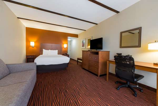 Suite - Best Western Executive Hotel West Haven - I-95, Exit 42