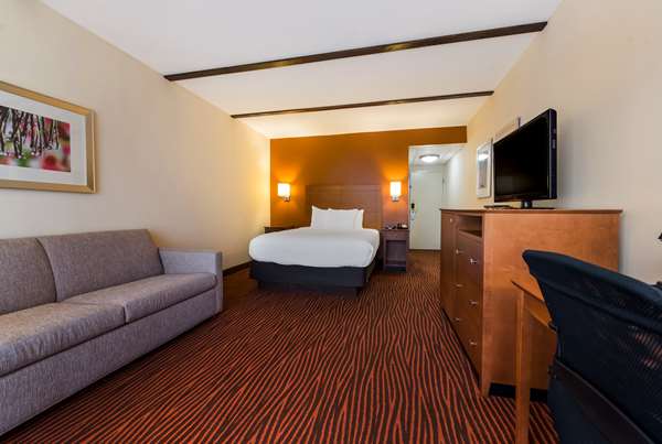Suite - Best Western Executive Hotel West Haven - I-95, Exit 42