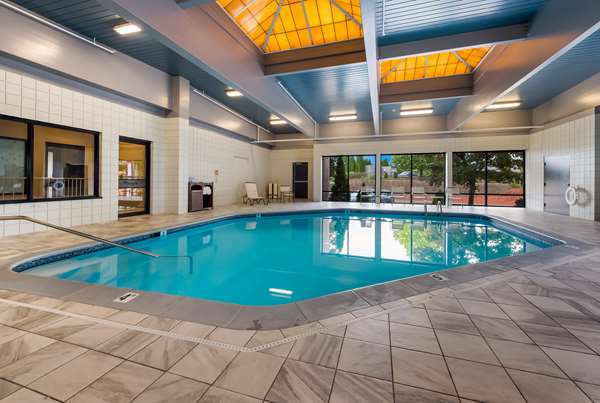 Pool - Best Western Executive Hotel West Haven - I-95, Exit 42