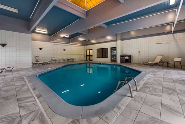 Pool - Best Western Executive Hotel West Haven - I-95, Exit 42