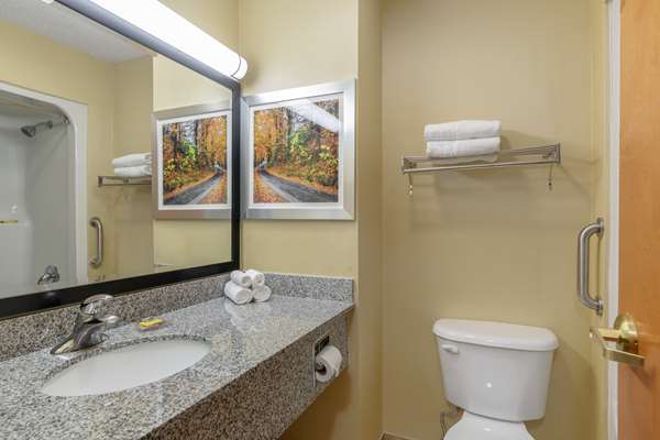  - Best Western Plus New England Inn & Suites Berlin