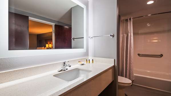  - Best Western Plus Fairfield Hotel - I-95, Exit 24