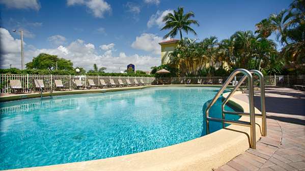 Pool - Best Western Plus University Inn Boca Raton