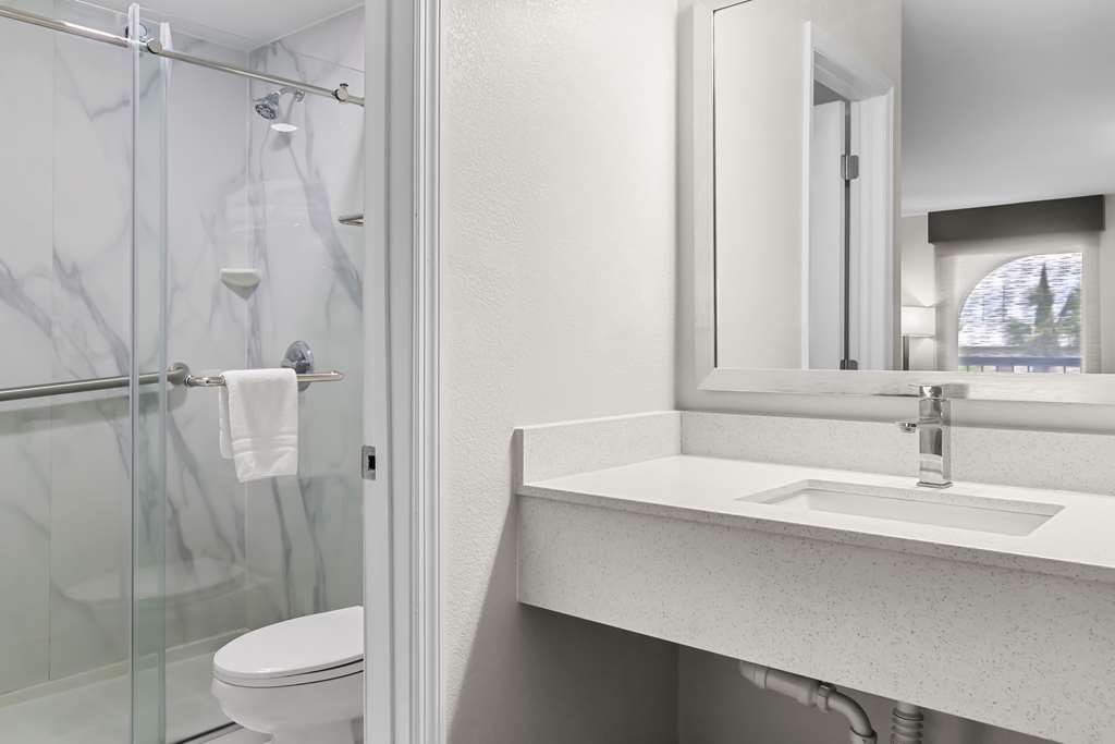 Best Western Starke-guestroom-Guest Room,Bathroom,On-Site.jpg