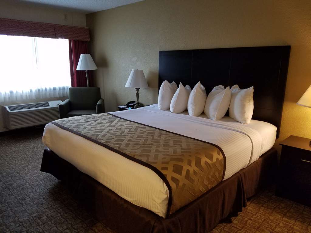 Best Western Crossroads Inn-guestroom-Guest Room,Indoor/Interior,On-Site.jpg