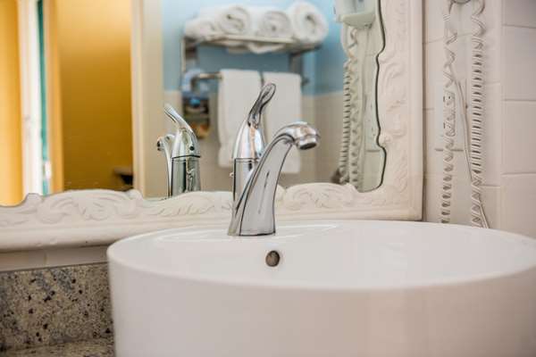  - Best Western Plus Yacht Harbor Inn Dunedin