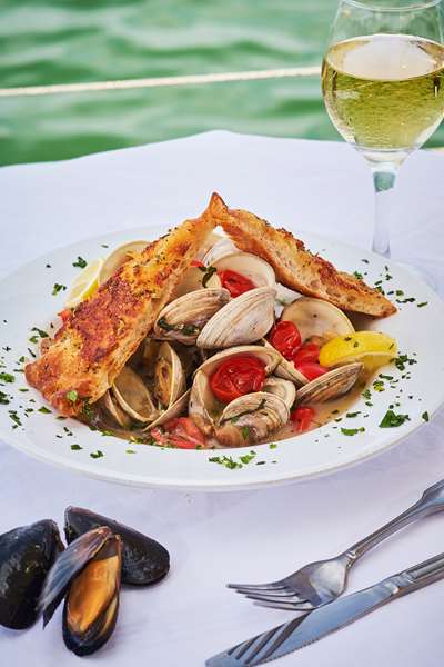 Restaurant - Best Western On the Bay Inn Marina N Bay Village