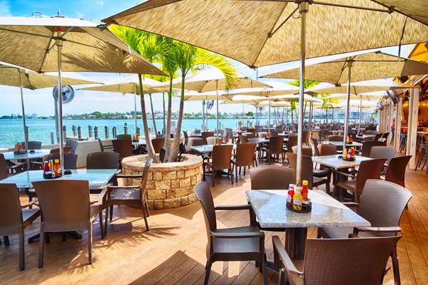 Restaurant - Best Western On the Bay Inn Marina N Bay Village