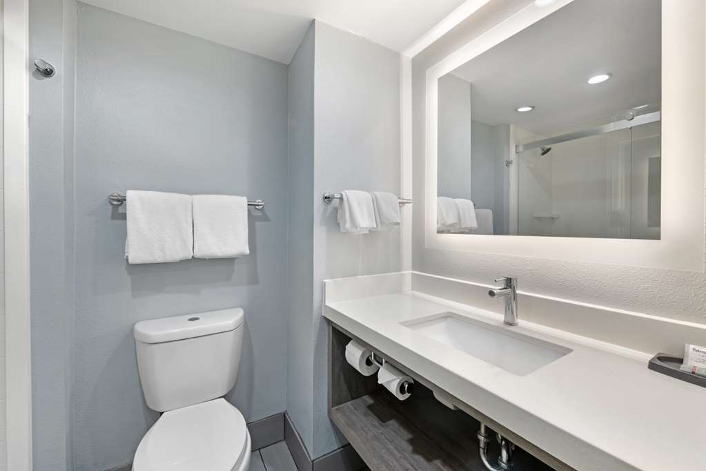 Best Western Oceanfront-guestroom-Guest Room,Bathroom,On-Site.jpg