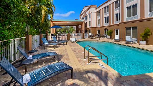 Pool - Best Western Plus Ambassador Suites Venice - I-75,- Exit 193