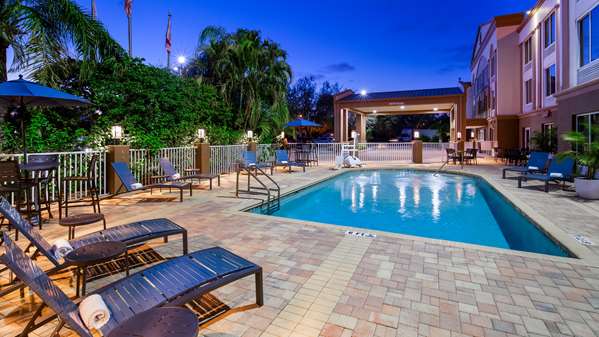Pool - Best Western Plus Ambassador Suites Venice - I-75,- Exit 193