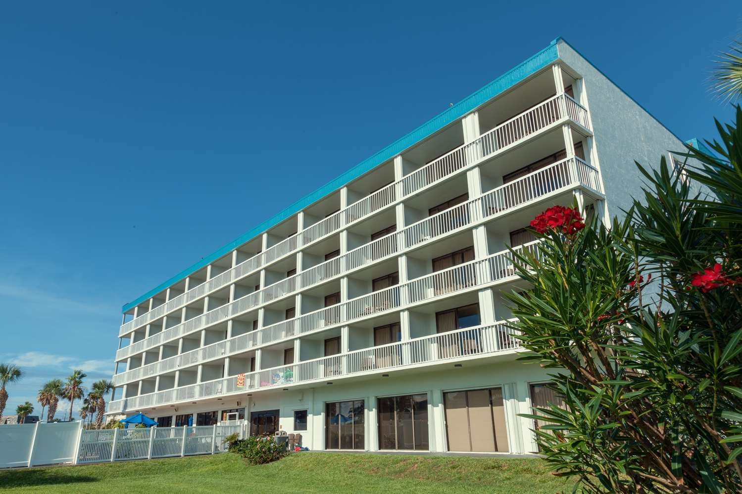 cocoa beach hotels with cruise shuttle