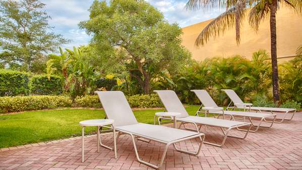 Pool - Best Western Plus Hotel Dolphin Mall Doral