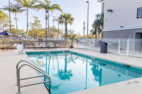 Pool - Best Western Plus Sebastian Hotel & Suites - I-95, Exit 156