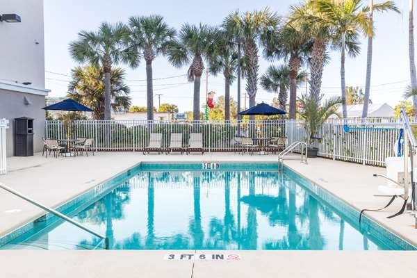 Pool - Best Western Plus Sebastian Hotel & Suites - I-95, Exit 156