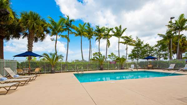 Pool - Best Western Plus Sebastian Hotel & Suites - I-95, Exit 156