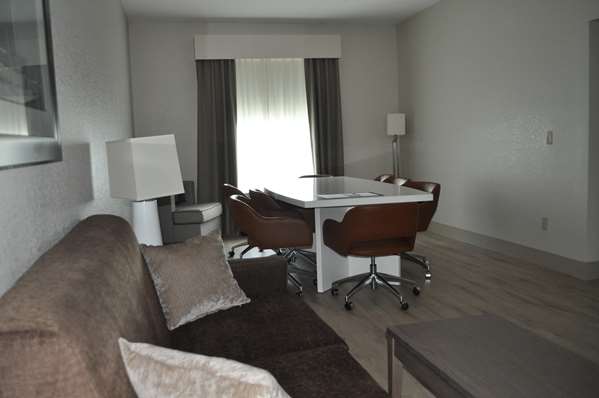  - Best Western Heritage Inn & Suites Bowling Green