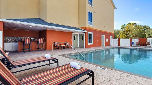 Pool - Best Western Heritage Inn & Suites Bowling Green