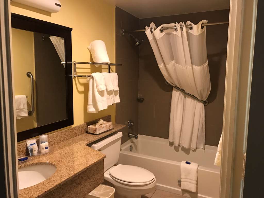 Best Western Plus Deerfield Beach Hotel & Suites-guestroom-Guest Room,Bathroom,On-Site.jpg