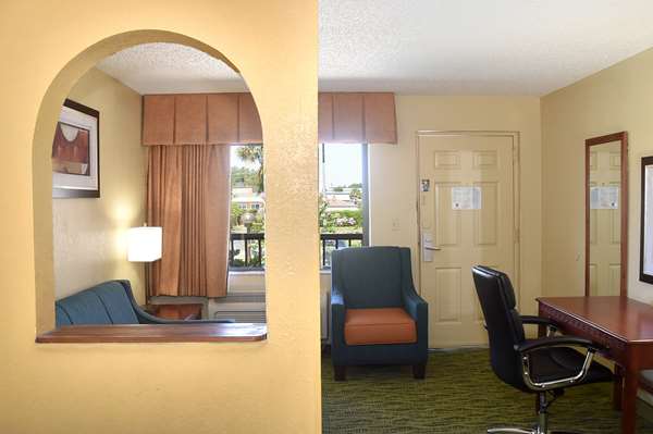 Suite - Best Western Orlando East Inn & Suites - I-4, Exit 101