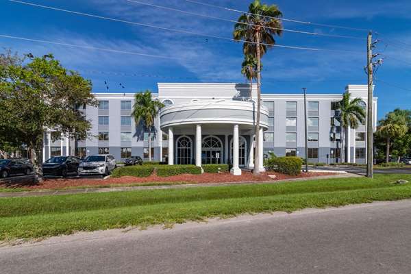 Exterior view - Best Western Fort Myers Inn & Suites