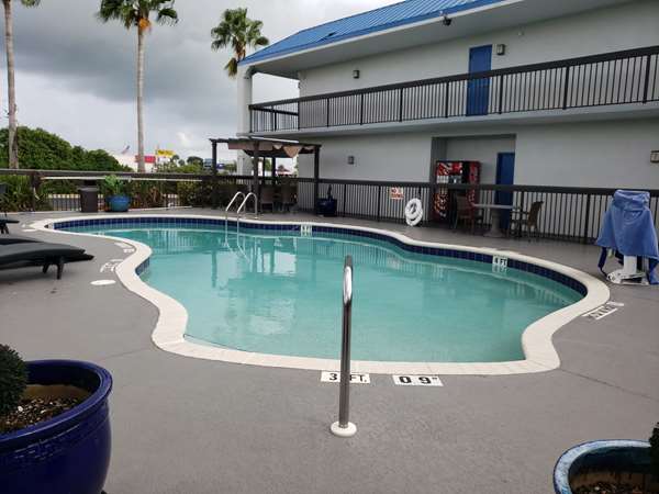 Pool - Best Western Inn Okeechobee