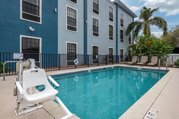 Pool - Best Western Plus Manatee Hotel Bradenton