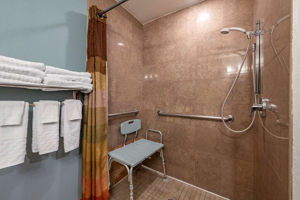 Best Western Plus Bradenton Gateway Hotel-guestroom-Guest Room,Bathroom,On-Site.jpg