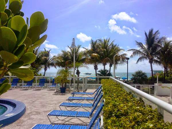Pool - Best Western Plus Atlantic Beach Resort North Miami Beach