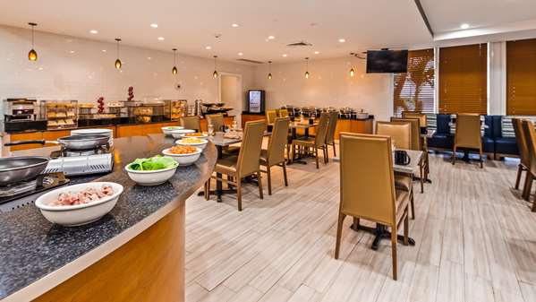 Restaurant - Best Western Plus Atlantic Beach Resort North Miami Beach