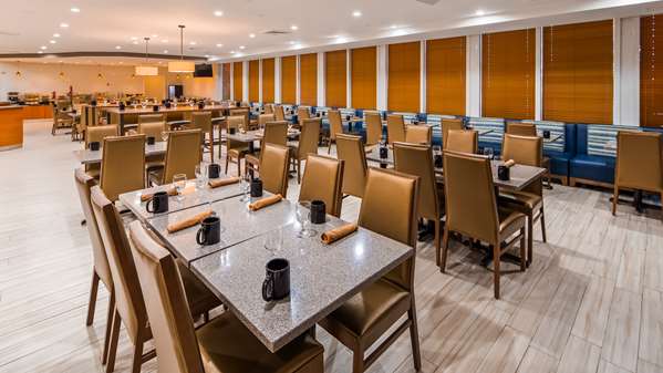 Restaurant - Best Western Plus Atlantic Beach Resort North Miami Beach