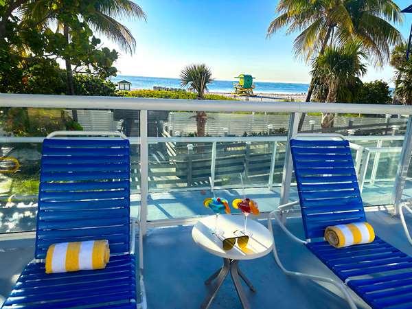 Pool - Best Western Plus Atlantic Beach Resort North Miami Beach