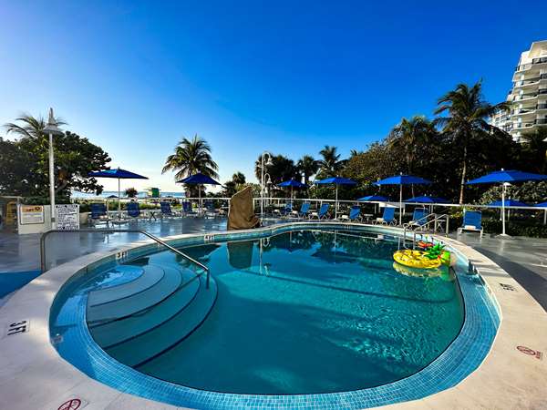 Pool - Best Western Plus Atlantic Beach Resort North Miami Beach